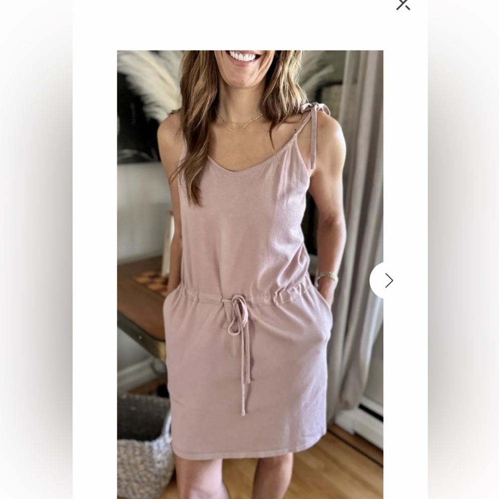 NWT women wishlist brand dress . Size medium .